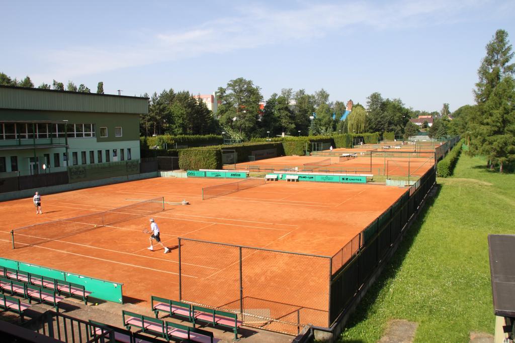 Penzion Tenis Klub Deza Valasske Mezirici Luaran gambar