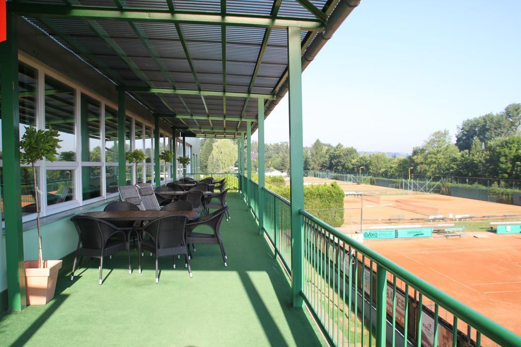 Penzion Tenis Klub Deza Valasske Mezirici Luaran gambar